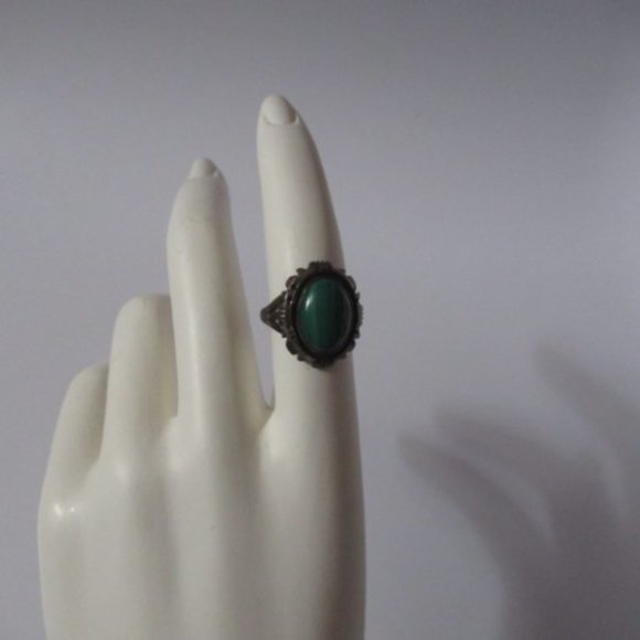 Vintage Native American Sterling Silver Green Malachite Ring 8 - Picture 8 of 12